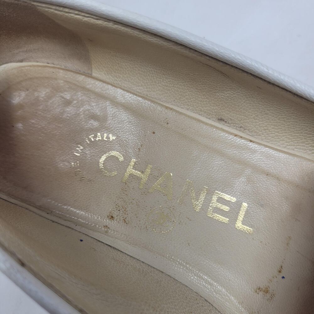 VTG Chanel Shoes 5 Cream Leather Loafers Flats CC Turnlock Old Money Luxury 90s - Picture 11 of 13